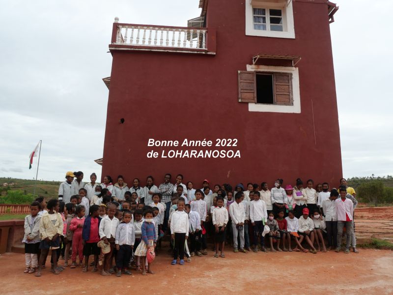Toute la grande famille de LOHARANOSOA vous souhaite une bonne et heureuse année 2022 ! Et Bonne Santé à tous !